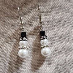 Nwot - Hand Crafted Glass Pearl Snowman Earrings I Hand Crafted These Super Cute Snowmen With White Glass Pearls, A Silver Spacer As A Scarf, Austrian Crystal Rondelles As A Base For The Top Hat And The Black Glass Cube For The Top Hat. Dangles About An Inch From Bottom Of Ear. Nickel Free Hooks Ready To Ship! White Beaded Christmas Dangle Earrings, Snowman Earrings, Seed Bead Snowman Earrings, Snowman Jewelry, Nickel-free White Earrings For Christmas, Snowmen Earrings, Glass Cube, Cute Snowman, Austrian Crystal