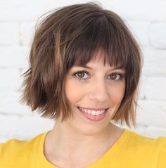 Short Shaggy Feathered Bob Hairstyles Short Bob, Rich Hair Color, Easy Short Hairstyles, Rich Hair, Kort Bob, Short Bobs With Bangs, Hair Adviser, Corte Bob, Chin Length Hair