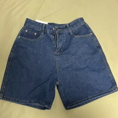 - Never Worn - Perfect For The Summer Jorts Women, Mid Rise Jean Shorts, Bermuda Shorts Women, Baggy Jean, Boho Denim, Baggy Shorts, White Jean Shorts, American Eagle Shorts, Fit Ideas