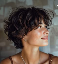 Modern Short Curly Hairstyles, Curly Hair Women Short, Cool Short Curly Hairstyles, Short Curly Haircuts Fine Hair, Short Wavy Hair Haircuts, Short Hair Volume Cut, Short Haircuts For Fine Curly Hair, Short Shaggy Curly Hair, Short Naturally Wavy Hair