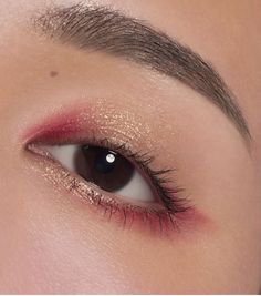 Semi Formal Eye Makeup, Cute Makeup Looks Natural Blue Eyes, Simple Spring Eye Makeup, Simple Cute Makeup Looks Eyeshadows, Light Burgundy Eye Makeup, Makeup Ideas For Asian Eyes, Bold Blush Makeup Looks, Colorful Eye Makeup Asian Eyes, Subtle Pop Of Color Eyeshadow