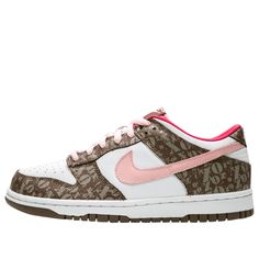 Nike Dunk Low \XOXO\ (GS) Sneakers/Shoes Nike Shoes Women Fashion, Pretty Sneakers, Pretty Shoes Sneakers, All Nike Shoes, Nike Models, Cute Nike Shoes, Fresh Shoes, Hype Shoes, Cute Nikes