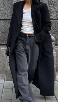 High Wasted Jeans, Fashion Capsule Wardrobe, Autumn Fits, Scandinavian Fashion, Fashion Capsule, Coat Outfits, Moda Vintage, Mode Inspo, Black & White