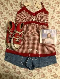 Igary Aesthetic, Juminocore Outfit, Aesthetic Outfit Grunge, Vintage Americana Outfits, Lana Del Rey Outfit, Coquette Aesthetic Outfit, Thrifting Inspiration, Outfit Grunge, Downtown Outfits