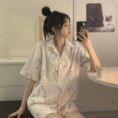 SPECIFICATIONSThickness: NormalStyle: korean styleSleeve Length(cm): ShortSize: M L XL 2XLSexually Suggestive: NoSeason: summerSeason: summerPattern Type: PlaidOrigin: CN(Origin)Obscene Picture: NoModel number: women pajama setsModel Number: h73362Material Composition: cotton polyesterMaterial: CottonMaterial: PolyesterLength: ShortsItem Type: PajamasGender: WOMENFeature 3: trendyFeature 2: casualFeature 1: softDepartment name: adultCondition: dailyColor: various colorsCollar: Turn-down CollarBr Ootd Rumahan, Korean Pajamas, House Dr, Pijamas Women, Korean Fashion Summer, Cute Sleepwear, Cute Pajama Sets, Cute Pajamas, Print Pajamas