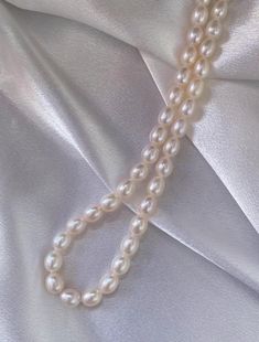 Embrace timeless elegance with this Natural Freshwater Pearl Necklace, featuring genuine pearls that radiate natural luster and beauty. Perfect for everyday wear, this dainty necklace adds a touch of sophistication to any outfit, whether you're dressing up for a special occasion or adding a subtle, elegant accent to your casual look. Each pearl is hand-selected for its natural glow and quality, making this necklace not only a stunning piece of jewelry but also a symbol of purity and grace. The d Elegant Pearl Jewelry, Necklace For Everyday, Dainty Pearl Necklace, Jewelry Dainty, Freshwater Pearl Necklace, Wedding Jewellery Necklace, Freshwater Pearl Necklaces, Natural Glow, Pearl Size