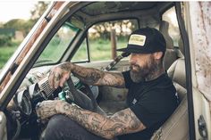 Lumberjack Style, Biker Photoshoot, Flannel Fashion, Bad Boy Aesthetic, Beard No Mustache, Photography Poses For Men, Men Street, Streetwear Men Outfits, Cozy Outfit