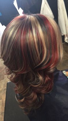 Streaks Of Color In Hair Blonde, Fun Hair Colors That Are Professional, Burgandy Highlight Hair, Half And Half Ombre Hair, Hairstyle Dye Ideas, Black And Brown Hair Dye Ideas, Dyed Hair Inspiration Natural Colors, Ash And Black Hair