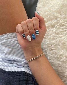 #StripedNails #NailArt #NailDesign #StripesOnNails #BoldNails #ChicNailArt #CreativeNails #NailInspo #FashionNails #StripedManicure Navy Blue And Brown Nails, Nails 2024 French Tip, Beach Nail Ideas Summer, Blue Nail Designs 2024, How To Do Acrylic Nails Step By Step, Nail Designs With Dots, Simple Short Nail Designs Summer, Nails For A Cruise, Tropical Christmas Nails