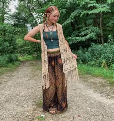 Hobo Pants Outfit Boho Style, Hobo Outfits Bohemian, Grunge Hippy Outfits, Hippie Granola Outfits, Emo Hippie Aesthetic, Boho Pants Outfit, Modern Hippie Outfits, Bohemian Pants Outfit, Summer Hippie Outfits