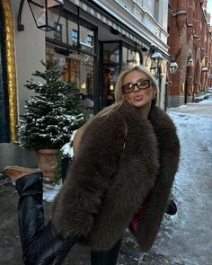 Old Money Winter, Fur Coat Outfit, Autumn Fits, Classy Aesthetic, Fall Fits, Coat Outfits, 가을 패션, Professional Outfits, Mode Inspiration