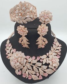 Luxury Pink Bridal Necklace For Festive Occasions, Luxury Pink Kundan Necklace For Wedding, Luxury Pink Bridal Necklace With Stone Work, Elegant Pink Rhinestone Jewelry Set, Luxury Pink Bollywood Necklace, Diamond Necklace Simple, Diamond Necklace Set, Simple Diamonds