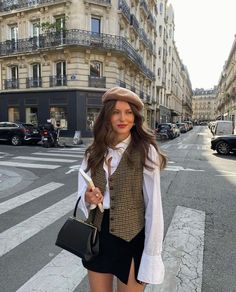 Loafer With Heel Outfit, Rich French Woman Aesthetic, Dress Like A European Woman Casual, Winter In Paris Fashion, Germany Style Outfits, Paris Outfits May, Outfits To Paris, Paris Outfits Ideas, Victoria Paris Outfits