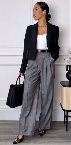 Outfit Formal Mujer, Corporate Attire Women, Classy Business Outfits, Women Tips, Chique Outfit, Business Professional Outfits, Business Attire Women, Fest Outfits, Sunny Season