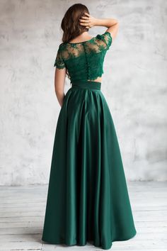 "Long Satin Formal Skirt ● The perfect skirt for different formal events ● Flared satin skirt with high waist design ● No elastic waist, has invisible zipper ● Without lining ● Has side seam pockets ● Fabric holds its shape well ● Standard length 120 cm (47,2 inches) fits as full length skirt ● We can make skirt with custom length or waist if you need Please, find your size in STANDARD SIZE GUIDE below! XS (EUR 34) Waist 23,6 inches / 60 cm S (EUR 36) Waist 25,2 inches / 64 cm M (EUR 38) Waist 2 Emerald Green Skirt Outfit, Long Satin Skirt, Satin Skirt Outfit, Skirt Circle, Bridesmaid Skirts, Maternity Long Dress, Best Summer Dresses, Party Clothes, Prom Ideas