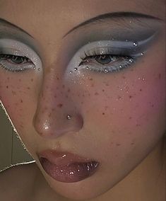 2016 Makeup Looks, Purple Alt Makeup, Ethereal Makeup Looks, Artistic Eye Makeup, Enchanted Makeup, Editorial Eyeshadow, Weird Makeup Looks, Cool Makeup Looks Creative, White Makeup Looks