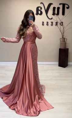 Gown Dress Party Wear, Party Wear Gowns, Gown Party Wear, Simple Gowns, Soiree Dress, Gowns Dresses Elegant, Fancy Dresses Long, Elegant Dresses Classy, Designer Dresses Casual