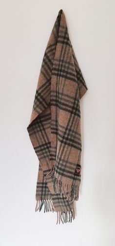 Vintage checked wool scarf.It has a pleasant brown-greenish color combination and it is a very soft wool. MEASUREMENTS:Length:158 cm (measured without the fringes) Width:32 cm CONDITION: in excellent condition.  COMPOSITION: 100% wool  Label:Creagaran-Made in Scotland With any other questions, please feel free to contact me, all sales are final, I do not accept returns. NOTE: I DO NOT SEND ANY ITEMS TO GERMANY! Brown Wool Casual Scarf, Classic Brown Winter Scarf, Casual Brown Wool Scarf, Classic Brown Winter Scarves, Casual Plaid Wool Scarf, Casual Wool Plaid Scarves, Vintage Brown Winter Scarf, Vintage Brown Winter Scarves, Brown Vintage Winter Scarves