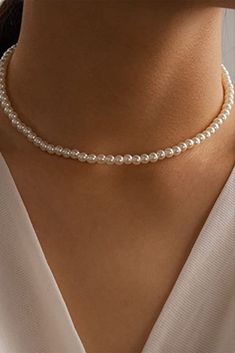 trendy pearl choker. We can combine classic style and stylish style. Wear them alone or stack them together are stylish, will catch more eyes on you. it is also a unique embellishment. Trendy Gifts For Women, Wedding Pendant, Pearl Stone, Prom Jewelry, Trendy Gifts, Party Summer, Pearl Choker Necklace, Necklace Wedding, Necklace Pearl