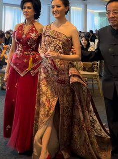 Cheongsam Gown, Chinese Style Dress, Traditional Costume, Dress Wedding, Style Dress, Chinese Style, Fashion Dresses, Wedding Dresses