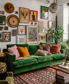 Maximalism: The Bold New Interior Design Trend for 2024 Bright Vibrant Living Room, Green Sofa Throws, Bright Eclectic Home, Maximalist Vintage Living Room, Maximalist Living Room Green Couch, Home Decor Maximalism Vintage, Maximalist Style Home, Art Lounge Room, Living Room Art Gallery