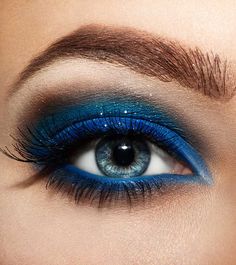 Blue Eye Makeup Tutorial, Makeup Cantik, Make Up Designs, Natural Eye Makeup Tutorial, Gold Eyeliner, Eyeliner Tips, Eye Makeup Looks, Hooded Eye Makeup, Hot Makeup