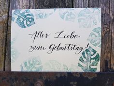 a sign that is on the side of a wooden fence saying alles liee sun gebulttag