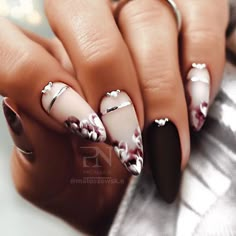 43+ Nails with Flowers Perfect For Spring Deer Nails, Nails Designer, Ombre Nails Glitter, Nude Nail, Nude Nail Designs, Sweater Nails, Instagram Autumn, Floral Nails