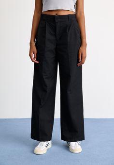 Dickies SEASONAL PANT - Bukser - black Dickies Black Pants Outfit, Dickies Outfit, Dickies Trousers, Black Pants Outfit, Dickies 874, Pants Outfit, Black Noir, Black Pants, Wide Leg