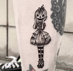 Fall Tattoo Ideas, Traditional Tattoo Halloween, Fall Tattoos, Fall Tattoo, Halloween Tattoos Sleeve, Pumpkin Tattoo, Autumn Tattoo, Wicked Tattoos, Petite Tattoos