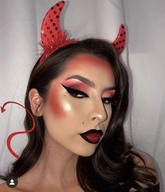 Girl Devil Makeup Halloween, Devil Cute Makeup, Halloween Makeup Women Easy, Diy Devil Costume Women Make Up, Devil Face Makeup Halloween, Devil Costume Women Ideas, Womens Devil Makeup, Make Up Diabla, Devil Make Up Halloween Easy