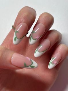 spring French tip nails Mother’s Day Nail Inspiration, Spring Nail Art Designs Flowers, Cute French Tip Nail Ideas, French Tips Nails With Design, Flower Butterfly Nails, May Nail Art, Floral French Tip Nails, Flower French Tip Nails, Spring French Tip Nails