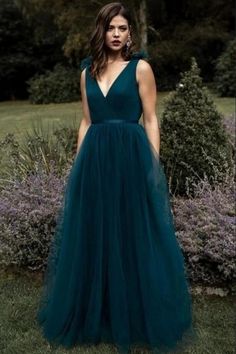 This Dress is fashionable for every occasion. the dress is made-to-order by professional tailors. You can choose from 50 colors, Regular sizes 2 to 16 and plus sizes 14w to 26W. Custom size is also available.. The product details: Color: Green, Length: Long, Neckline: V-Neck, Primary Fabric: Tulle, Silhouette: A-Line Peacock Blue Dress, Prom Dress V Neck, Blue Long Prom Dress, Popular Bridesmaid Dresses, 2023 Prom, Evening Dress Long, Tulle Bridesmaid Dress, Emerald Wedding, 2022 Fashion