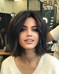 Dark Brown Hair Plus Size, Round Face Lob Long Layered, Dark Chin Length Hair, Dark Layered Bob, Bob Haircuts For Women Brunette, Short Hairstyles For Dark Hair, Thick Hair Medium Haircut, Short Bob Hairstyles Dark Hair, Short Brunette Hair Color