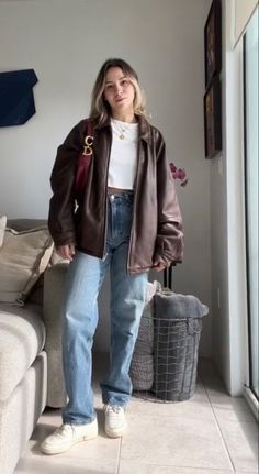 Leather Jacket Smart Casual, Light Leather Jacket, Sweater With Leather Jacket, Cool Girl Asthetic Outfit, Brown Jacket And Jeans Outfit, Brown Leather Jacket Street Style, Medium Length Leather Jacket Outfit, Brown Leader Jacket Outfit, Oversized Leather Jacket Outfits Fall