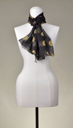 Silk scarf | handmade | limited edition 100% silk, fine Italian chiffon, printed Colors: black, gold-yellow; Design: antique coins Kanhttp://pop-musselin-infotenfassung: Black Pearl decoration on the corners: cut Bohemian glass beads, rocailles "Cash" is also available without pearl decoration You can find the information on the right of withdrawal, the legal notice, the general terms and conditions and the data protection declaration under the "View Terms and Conditions" button below → "Read mo Elegant Black Festive Shawl, Elegant Black Scarf For Festive Season, Elegant Black Scarves For Festive Season, Elegant Black Shawl For Festive Occasions, Elegant Black Shawl Dupatta, Elegant Black Festive Scarves, Elegant Black Dupatta, Black Silk Scarf For Party, Elegant Handmade Shawl As Gift