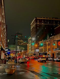 a city street filled with lots of traffic at night