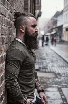 Beard Suit, Beard Guide, Man With A Beard, Beard Styles Short