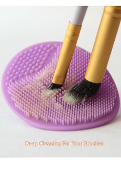 Silicone brush perfect for cleaning your small makeup brushes. Remove bacteria, oils, and old makeup from your brushes weekly to keep them looking their best! Old Makeup, Facial Cleaning, Makeup Brush Cleaner, How To Clean Makeup Brushes, Small Makeup, Cleansing Brush, Clean Makeup, Beauty Accessories