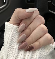 Unghie Sfumate, Maroon Nails, Medium Almond, Fall Gel Nails, Swarovski Nails, Thanksgiving Nails, Minimalist Nails, Fabulous Nails