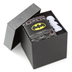 A gift set suited for even Bruce Wayne. Enjoy the feel of our Batman-themed, breathable socks on your feet while everyone else admires your matching 100% silk necktie and sliding tie bar. This set is surely the start of your own powerful accessories kit. Officially licensed by DC Comics. Batman Gifts For Men, Batman Gifts, Bruce Wayne, Tie Bar, Silk Necktie, Gifts For Men, Dc Comics, Neck Tie, Cufflinks