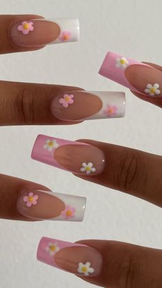 Flower Nails Spring, French Nails For Kids, Birthday Nails Flowers, Plain Nails With Design, Simple Birthday Nail Ideas, Daisy On Nails, Nails Acrylic Kids, Matte Flower Nails, Easy Flower Nails