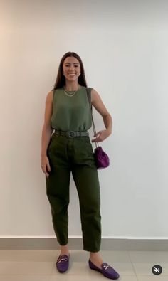 Office Fashion Summer, Casual Professional, Comfy Chic, Fashion Wishlist, Colored Pants, Green Outfit, Business Outfits, Office Fashion