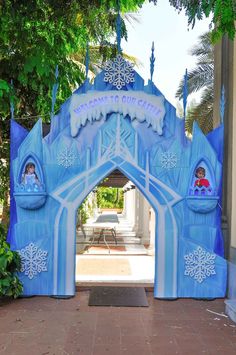 the entrance to an amusement park is decorated in blue and white with snowflakes