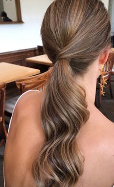 Hair Updos Easy, Updos Easy, Bridesmaid Hair Inspo, Guest Hair, Bridesmaid Hair Makeup, Easy Hair Updos, Wedding Guest Hairstyles