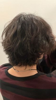 Short Wolfcut From The Back, Fluffy Layers Short Hair, Haircut Ideas Short Layered, Really Layered Hair Short, Strait Short Hair Haircuts, Surfer Shag Haircut, Wavy Transmasc Hair, Short Fluffy Hair Back View, Ftm Haircuts Wavy Hair