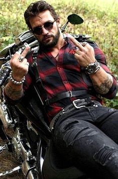 Biker Style Men, Hot Biker Guys, Bad Boy Style, Badass Outfit, Biker Aesthetic, Biker Men, Biker Outfit, Biker Style, Beard Styles