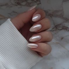 White Chrome Oval Nails, Nails With White Chrome, Pearl Chrome, Round Nail Shape, White Pearl Chrome Nails, White Chrome Nails Almond, Off White Chrome Nails, Pearl Almond Nails, Milky Pink Almond Nails