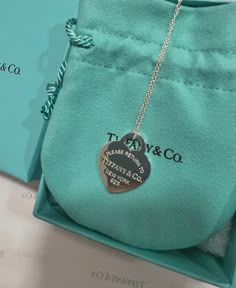 Bracelets Tiffany & Co., Collar Tiffany & Co, Stars Hollow Christmas, Tiffany's Necklace, Tiffany Jewellery, Journal Everyday, Girly Bracelets, I Smell Snow