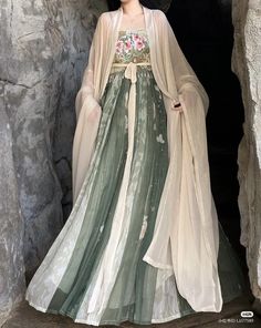 Shagun Blouse Designs, Green Hanfu, Hanfu Skirt, Hanfu Clothing, Moda China, Retro Chinese, Ancient Chinese Clothing